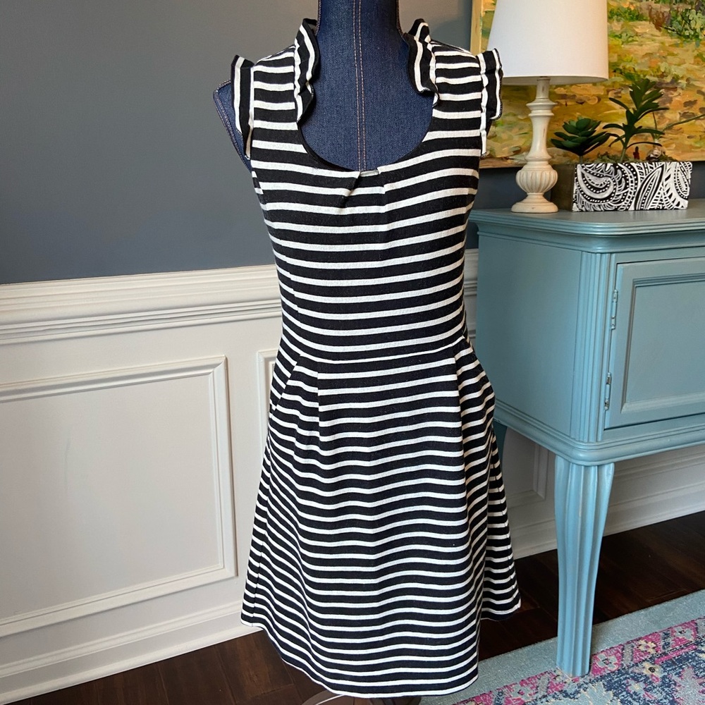 THML Sz L sleeveless striped dress w pockets